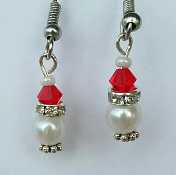 Adorable Little Santa Earrings - Picture 4 of 5